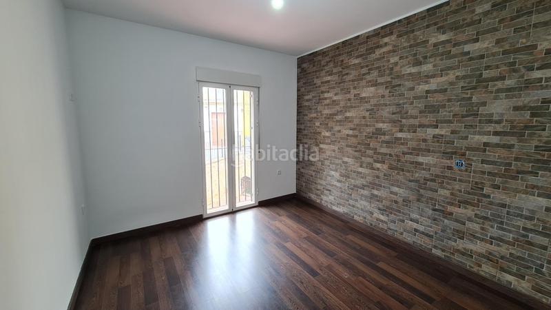 Foto 63d52d59-cadf-49ad-9e77-c949c0114703. Casa chalet de 180m2 con comercio . en Ador