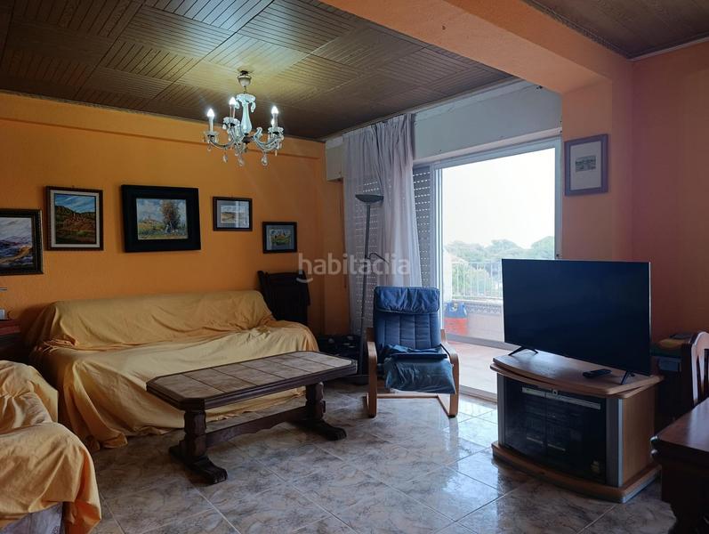 Foto 37e13559-89c6-40e4-8b3d-f96292b2c03d. Piso amplio piso con terraza grande en pinomar en Guardamar del Segura
