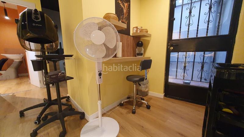 Foto 2fb06696-ec5d-411f-b930-49f0f5b03ea0. Alquiler local comercial traspaso mucho más que una peluquería en Burjassot