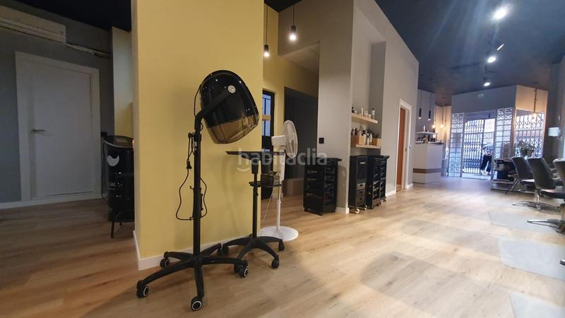 Foto 4f69e2d0-942f-47ed-a203-8212edd0a585. Alquiler local comercial traspaso mucho más que una peluquería en Burjassot