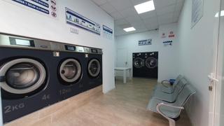 Lloguer Local Comercial  Calle de campos crespo. Lavandería automatica en traspaso