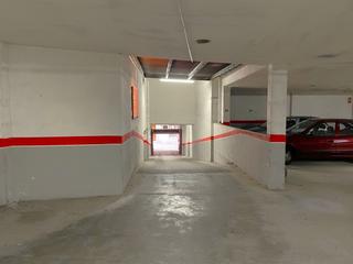 Parking coche en Centro. Plazas de garaje 16 junto acueducto de segovia
