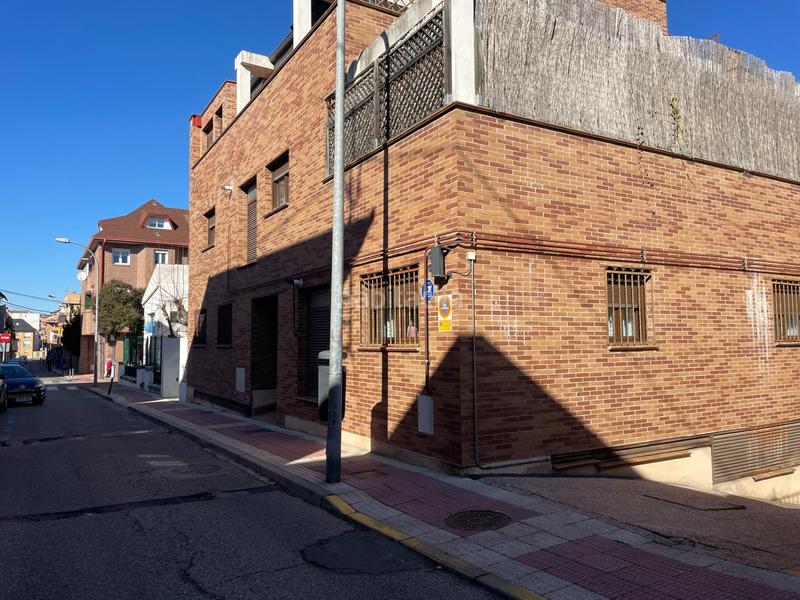 Foto acf893cf-b2f2-46b8-8eab-45b828752c98. Aparcament cotxe a Villalba Estación Collado Villalba