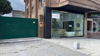 Location Local commercial à Villalba Estación. Amplio local comercial