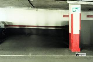 Parking voiture à Dreta de l´Eixample. Plaza de aparcamiento en calle diputación 254