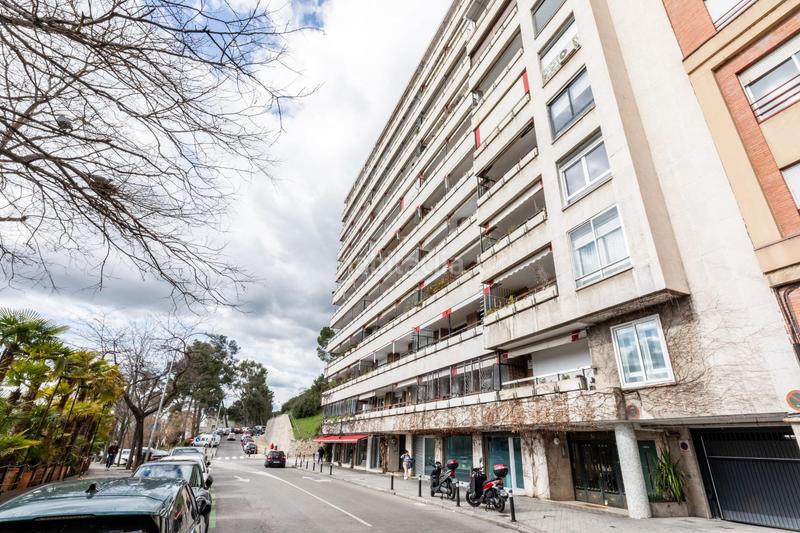 Foto af21149f-5d5c-48b8-b6c1-74f256e6b460. Dúplex exclusivo triplex en el corazón en Argüelles Madrid