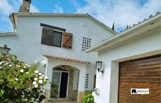 Xalet a Palafolls. Casa masía en la costa brava con licencia turistica y dos parcel