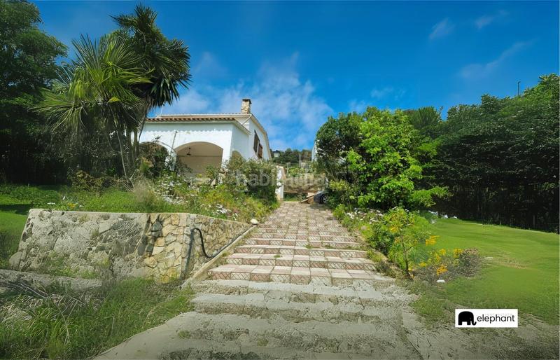 Foto 438912a3-dd0b-478e-b7fa-a00e12870fa4. Chalet casa para reformar con licencia turistica activa en el maresme costa brava en Palafolls