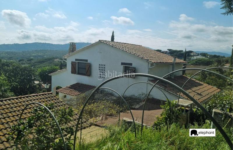Foto 680e1cd6-a949-4544-8393-89dc12fa6314. Chalet casa para reformar con licencia turistica activa en el maresme costa brava en Palafolls