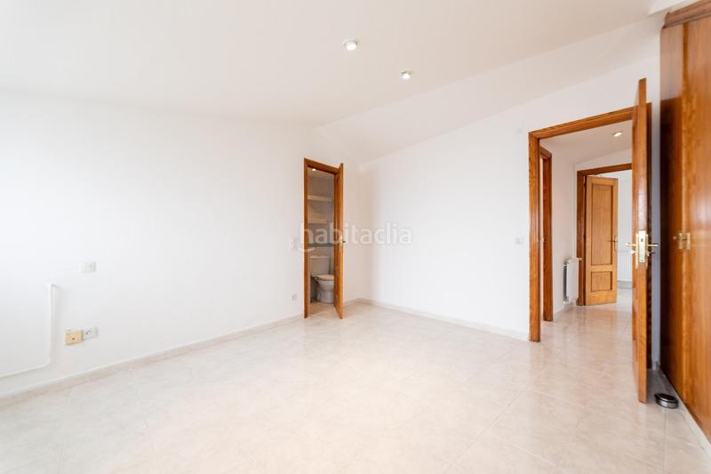 Foto f569ee96-4c75-479b-a37c-5416fde64a9c. Duplex avec chauffage parking dans Colmenarejo