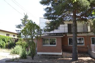 Casa aparellada a Becerril de la Sierra. Oportunidad única de inversión en becerril, zona cedros
