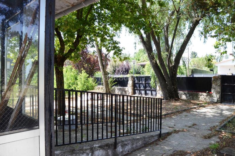 Foto a8ca7c14-8992-421d-9ec2-263f1cbae889. Casa pareada oportunidad única de inversión en becerril, zona cedros en Becerril de la Sierra