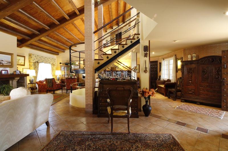 Foto e4f8d393-60f3-4ee6-a3d0-44b08c24fb4e. Xalet amb calefacció aparcament piscina a Navalquejigo-Los Arroyos Escorial (El)