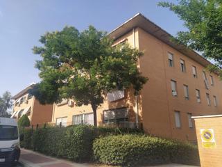 Appartement à Villalba Pueblo. Piso de tres habitaciones y dos baños en urbanización con zonas