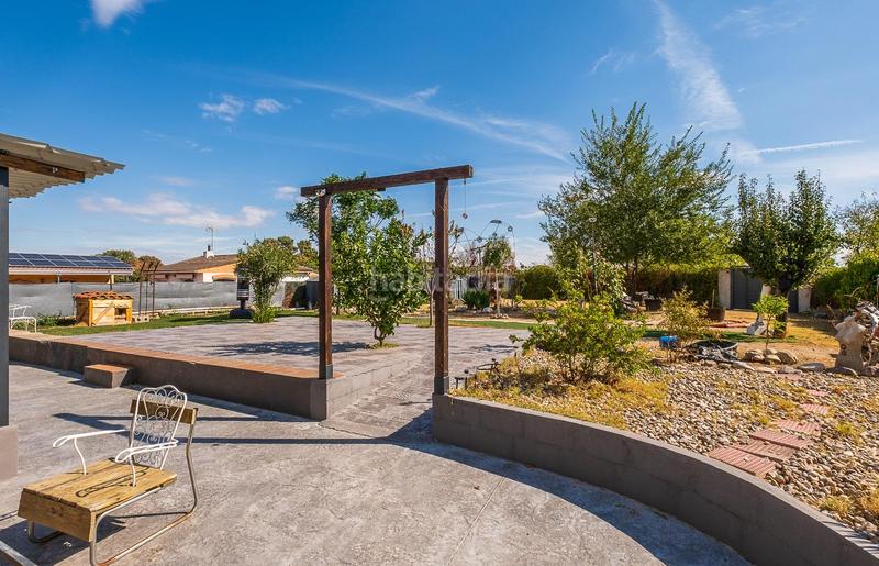 Foto 0c71ebeb-c28a-4364-96d9-b8cf03886a02. Chalet con parcheggio in Urb. Calypo Navalcarnero