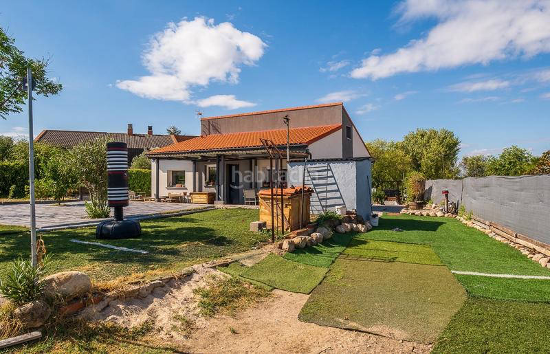 Foto 43cad4f7-3791-41c1-a492-bf60d10d925d. Chalet con parcheggio in Urb. Calypo Navalcarnero