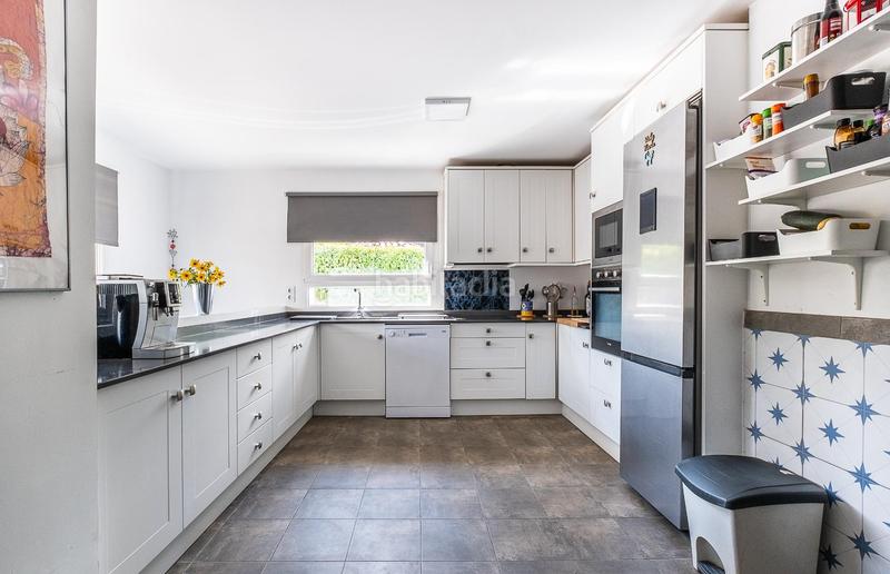 Foto 4881bff7-9a5e-4b2c-b7cb-3b15dc67eb05. Chalet con parcheggio in Urb. Calypo Navalcarnero