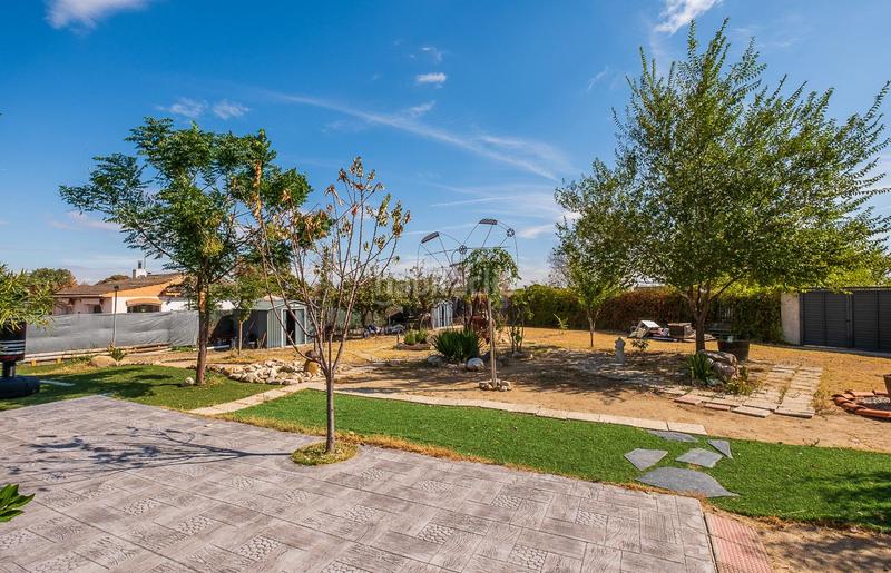 Foto 5bdf2240-c43a-41a8-9696-8a29364ca68f. Chalet con parcheggio in Urb. Calypo Navalcarnero