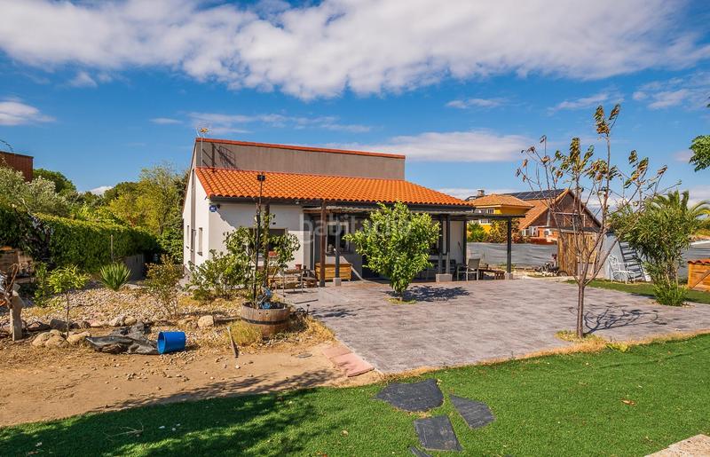 Foto f8f5782a-9a78-4d13-82d5-e53d6358274b. Chalet con parcheggio in Urb. Calypo Navalcarnero