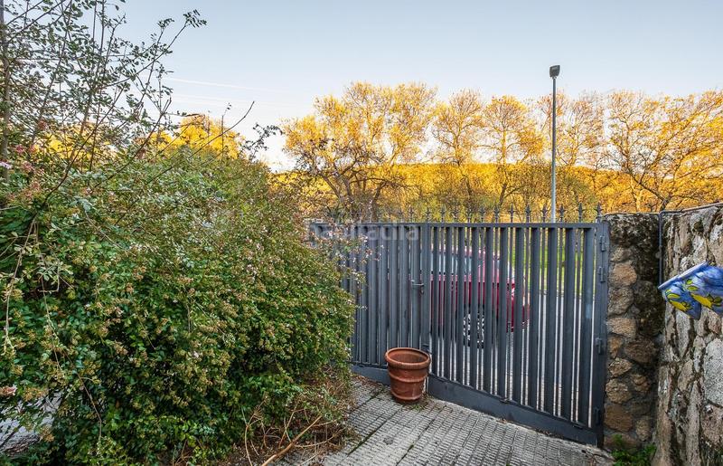 Foto 29aebb09-b2a6-4e65-8666-15e3f97af987. Casa adossada amb calefacció aparcament a Guadarrama