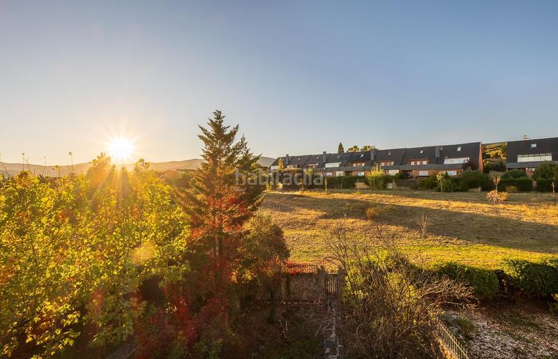 Foto f71b7189-bf04-489f-ac02-5912bf73654d. Casa adossada amb calefacció aparcament a Guadarrama