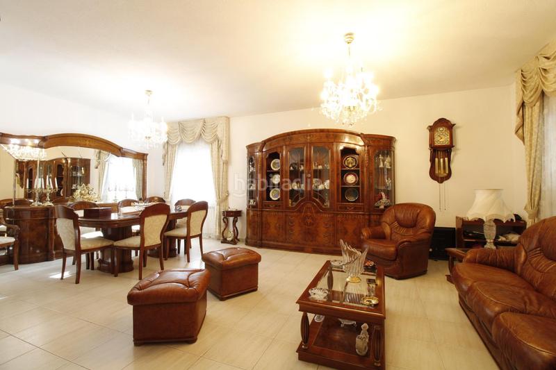 Foto 514f5c36-ff1f-45d6-b70a-4d7019ae4e3c. Chalet venta chalet independiente en zona la estacion en Collado Villalba