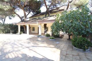 Chalet in Parque de la Coruña-Las Suertes. Venta chalet independiente en zona la estacion