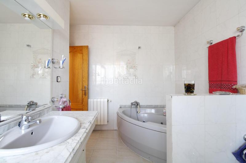 Foto a408835a-9807-4827-a469-56ea27805a21. Chalet venta chalet independiente en zona la estacion en Collado Villalba