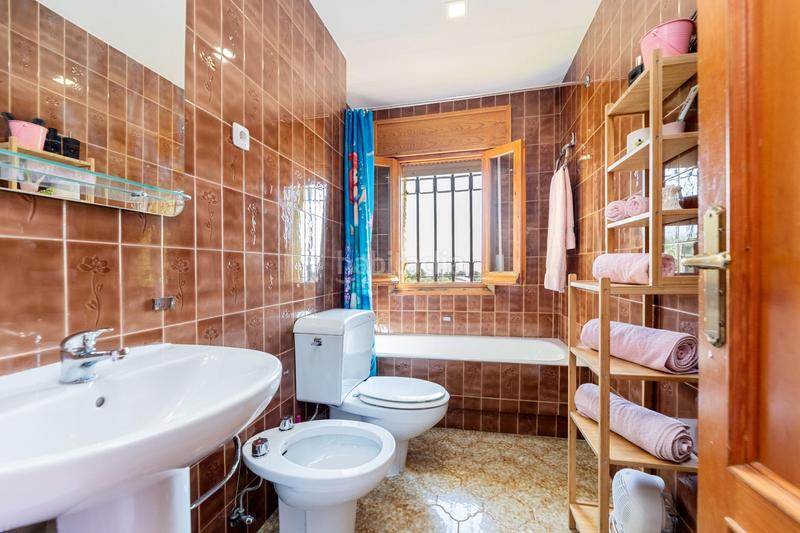 Foto eccbc4b3-6ca8-49fb-9df3-50a0937533b5. Chalet con riscaldamento parcheggio piscina in Becerril de la Sierra