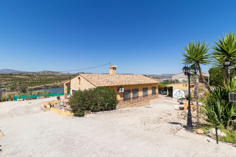 Foto ecba458a-f49a-45ec-beb7-0f0fcfe4e714. Chalet avec piscine dans Pliego