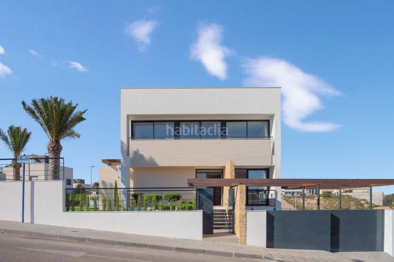 Foto 0b56b6f4-d5ac-439a-b2e0-eb546afa1362. Xalet amb piscina a Orihuela ciudad Orihuela