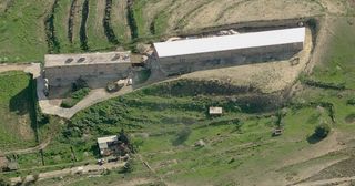 Fabrikhalle in Perín