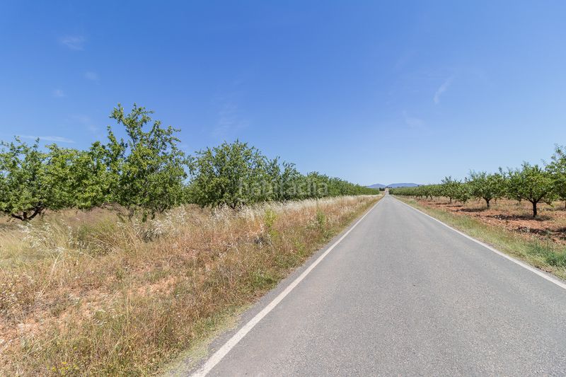 Foto d723f7c2-232b-4144-a639-15540c69af25. Masia amb aparcament a Mula