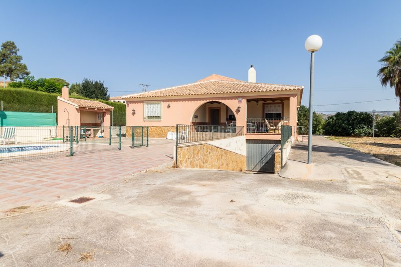 Foto c78ed4d4-ba29-4e38-ad09-2c1fc32f3108. Xalet amb piscina a Mula