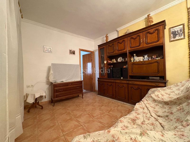 Foto c939f526-c5ad-49f8-bebf-18e3d5daf98f. Masia amb aparcament a Pliego
