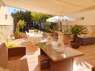 Casa  Avinguda d'inca. Casa con patio-jardín en alcudia