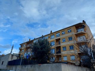 Piano terra  Carrer provincial. Planta baja con 3 habitaciones con ascensor y vistas a la montañ