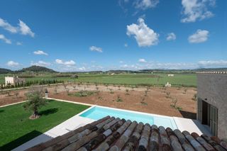 Masia a Sineu. Exclusiva finca rústica en sineu con vistas despejadas y piscina