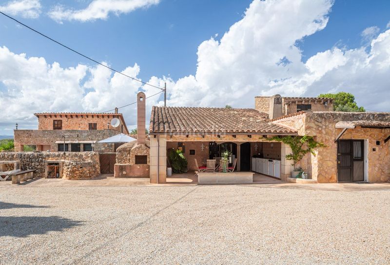 Foto 621b00d6-ff9d-4617-bbce-174f020b828a. Casa amb calefacció aparcament piscina a Sencelles