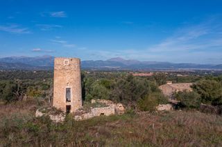 Fondo rustico in Cortes-Huertas. Magnifica finca rústica en llubi