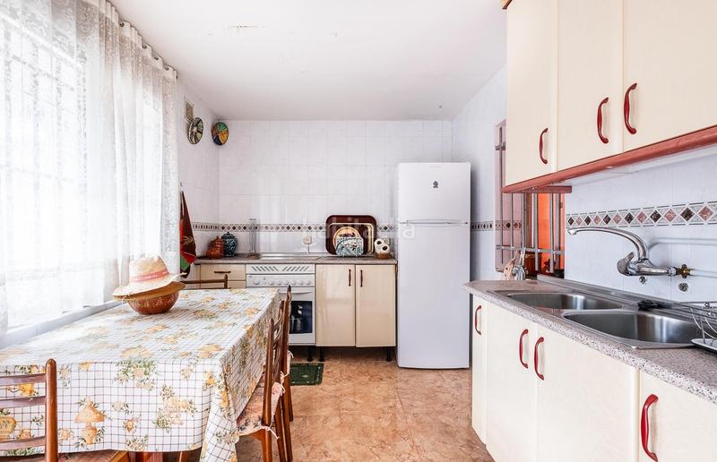 Foto 214e3cd3-2259-482e-b2be-e9669e1131cb. Casa adosada magnífica vivienda céntrica en el álamo !!! en Álamo (El)