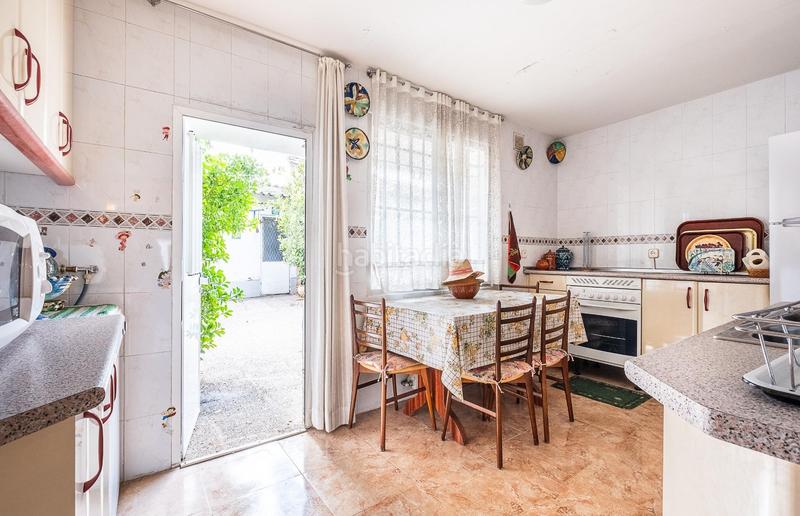 Foto 261e9517-3aaf-413b-ab02-e2a354a305a3. Casa adosada magnífica vivienda céntrica en el álamo !!! en Álamo (El)