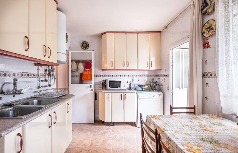 Foto 3a752387-aaad-4017-b920-c4dc950b300d. Casa adosada magnífica vivienda céntrica en el álamo !!! en Álamo (El)
