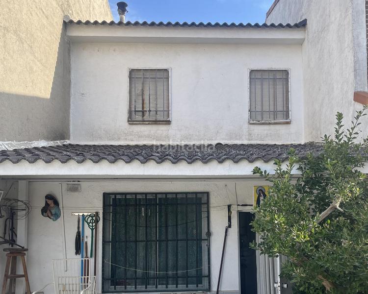 Foto 8b5a2ca6-f0fe-43ac-8b1e-eb351411df2d. Casa adosada magnífica vivienda céntrica en el álamo !!! en Álamo (El)