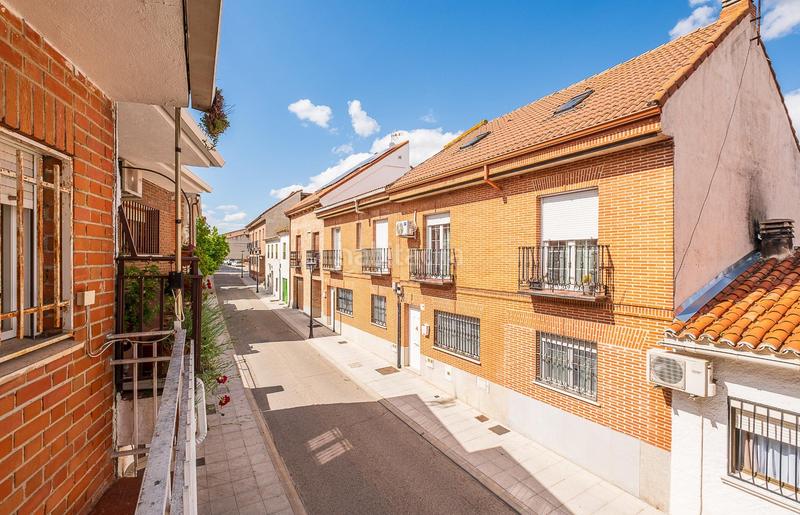 Foto d76189a3-fbd2-45d8-811d-9cac0fda6e74. Casa adosada magnífica vivienda céntrica en el álamo !!! en Álamo (El)