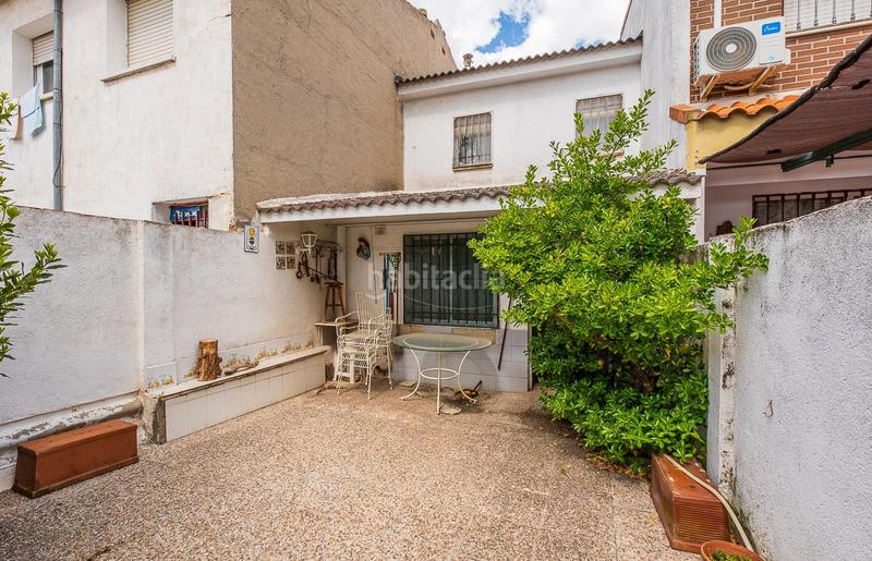 Foto e0b41af0-9891-4a9a-bd5c-c130f5df8ba2. Casa adosada magnífica vivienda céntrica en el álamo !!! en Álamo (El)