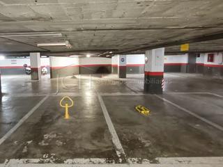 Parking voiture à Avenida conde san isidro 1. Plaza de garaje centro de fuengirola, portillo