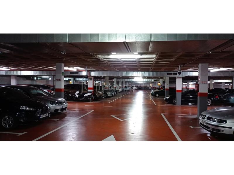 Foto 11922f3a-9f19-41fe-9b54-9073ad5e2325. Parking coche en avenida alcalde clemente díaz ruiz 4c plaza de garaje en venta centro , estación de tren en Fuengirola