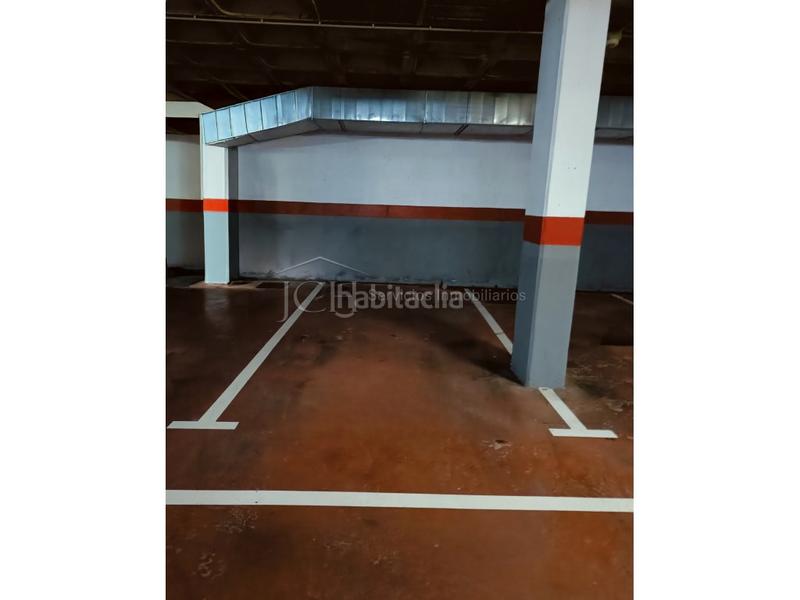 Foto 724a71a7-5920-43f7-aaa1-8b3a10e7ba49. Parking coche en avenida alcalde clemente díaz ruiz 4c plaza de garaje en venta centro , estación de tren en Fuengirola