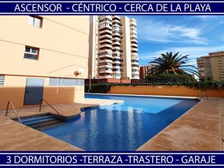 Appartement à Calle rodrigo triana 3. Piso de 3 dormitorios con garaje, terraza trastero y piscina en